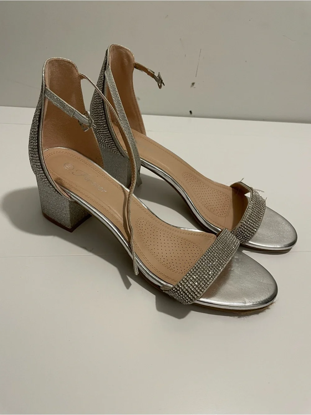 Forever Brand Women's size 10 Silver Low Heel Sandals Rhinestone Sparkle Glitter